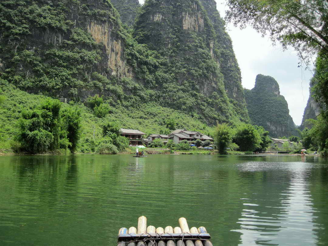 yulong-river-bamboo-rafting-yangshuo-mountain-retreat