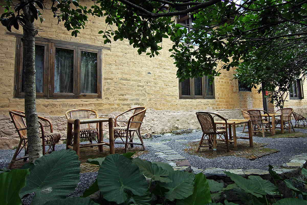 yangshuo-village-inn-farmhouse-terrace-guilin-yangshuo-china